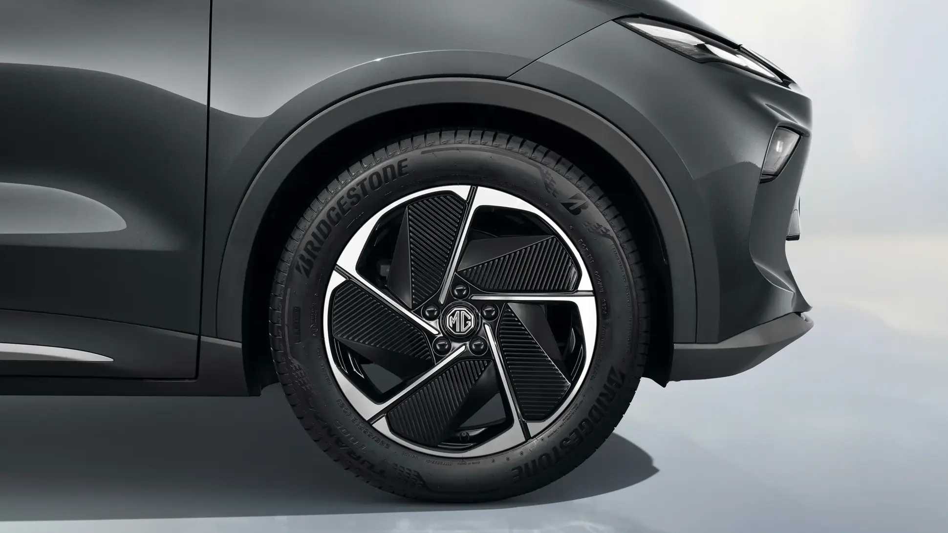 2025-mg-s5-ev-side-wheel-close-car-back-catalogue