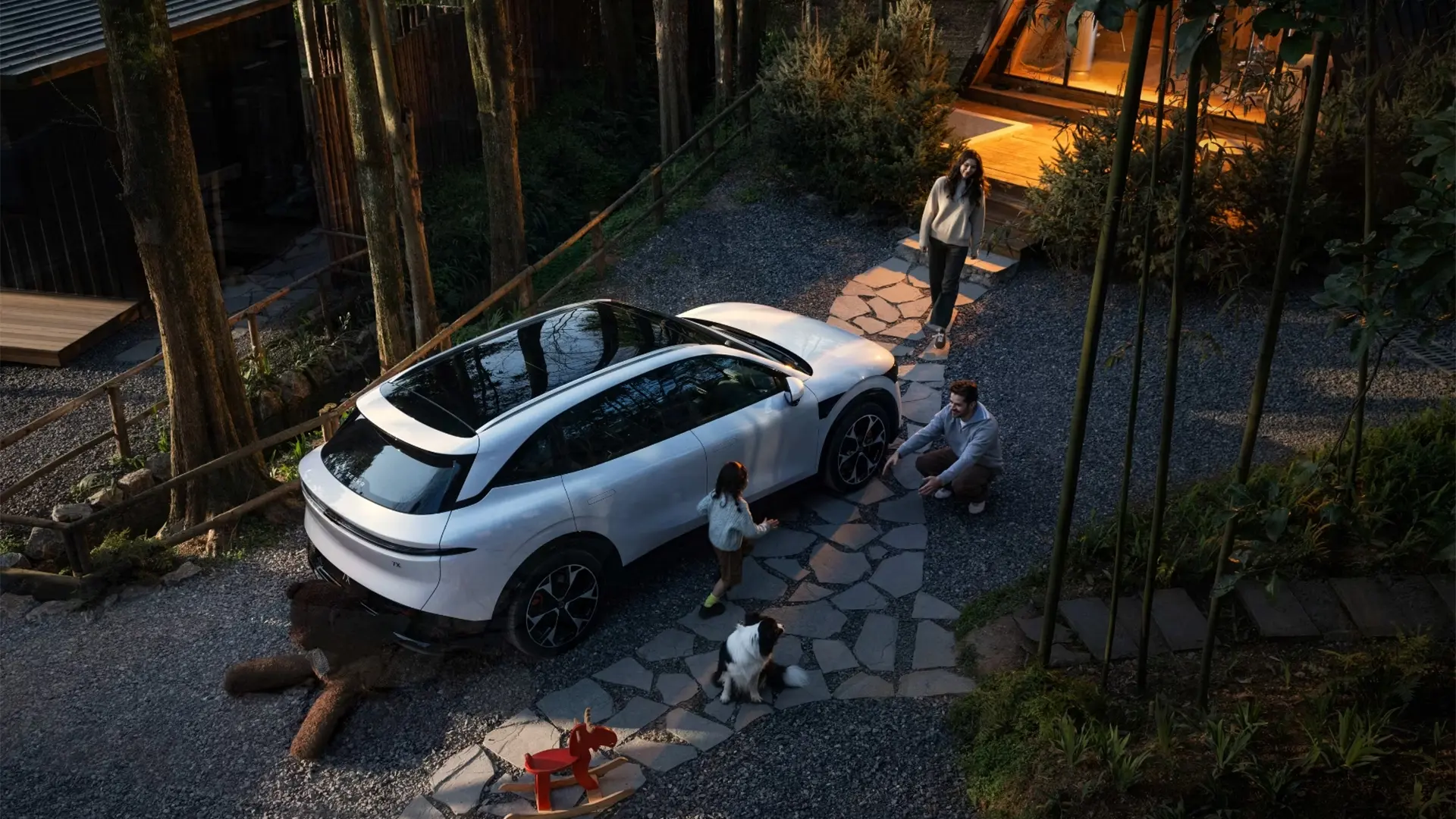 2025-zeekr-7x-ext-lifestyle-2-car-back-catalogue